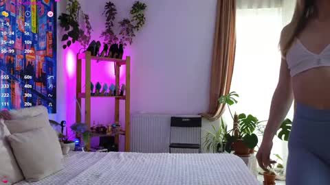 Mia online show from April 22, 2026, 1:45 pm