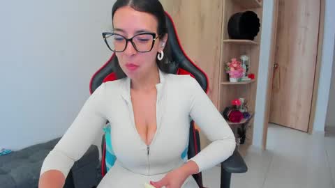 AMANDA online show from April 13, 2026, 6:02 pm