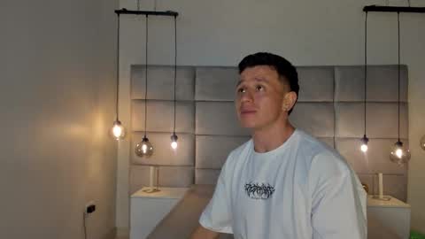 Andrew online show from December 25, 2024, 1:19 pm