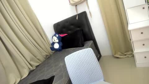 angela online show from November 7, 2025, 7:14 pm