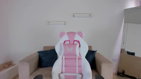    online show from September 11, 2025, 12:16 pm