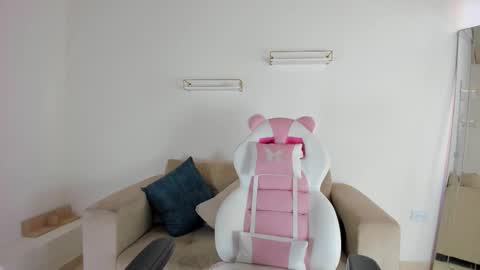    online show from October 20, 2025, 12:16 pm