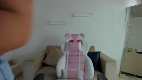    online show from October 27, 2025, 12:09 pm