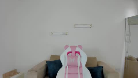    online show from October 29, 2025, 12:18 pm