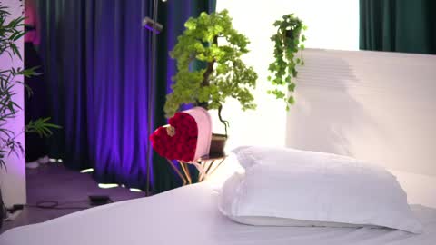 Arielle online show from April 22, 2026, 5:43 am