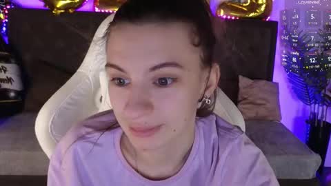 _ash_leyy_ online show from December 19, 2025, 1:34 am