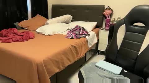 Angie online show from October 14, 2025, 2:56 am