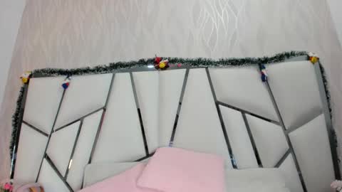 Aura online show from December 16, 2025, 3:11 am