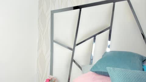 Aura online show from February 21, 2026, 3:18 am