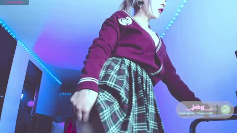 Lunita  online show from December 17, 2024, 4:01 am