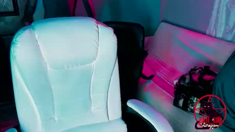 Lunita  online show from September 14, 2025, 4:22 am