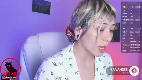 Lunita  online show from November 4, 2025, 1:05 am