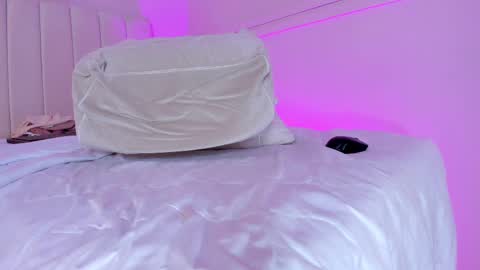 Snapshot of _bianca_18 chatting on March 9, 2025, 6:21 pm Hi guys i am Bianca online show from March 9, 2025, 6:21 pm