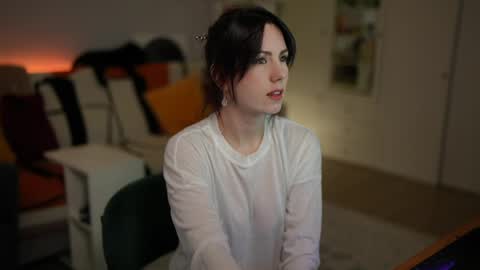 Snapshot of _blackbee_ chatting on May 5, 2026, 7:16 am Lili online show from May 5, 2026, 7:16 am