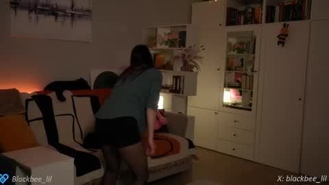 Snapshot of _blackbee_ chatting on May 27, 2026, 5:21 pm Lili online show from May 27, 2026, 5:21 pm