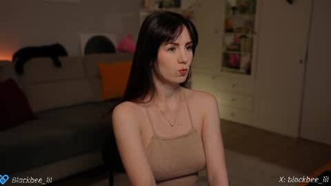 Snapshot of _blackbee_ chatting on June 20, 2026, 5:27 pm Lili online show from June 20, 2026, 5:27 pm