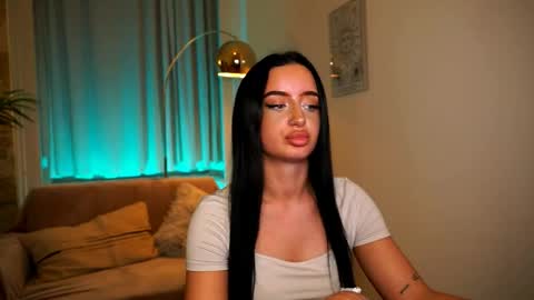 Pearl online show from April 16, 2026, 7:47 pm