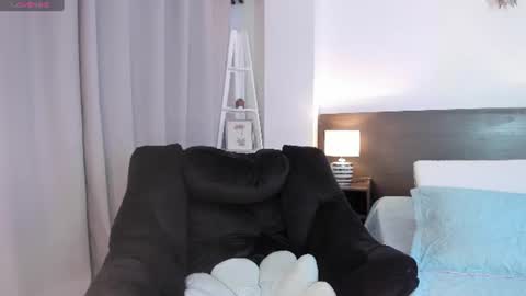 Snapshot of _bleuelune chatting on June 13, 2026, 1:36 am Mary online show from June 13, 2026, 1:36 am