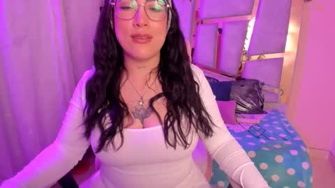 Angie  Independent model online show from November 20, 2025, 4:56 am