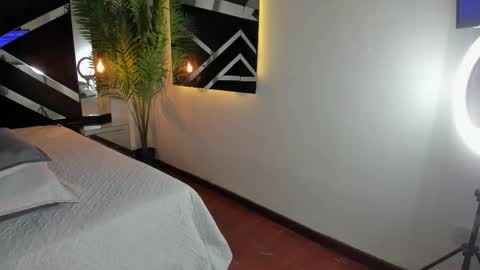 Candy online show from November 5, 2025, 6:08 pm