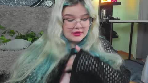 Snapshot of _candym1lky_ chatting on November 9, 2025, 7:17 am _candym1lky_ online show from November 9, 2025, 7:17 am