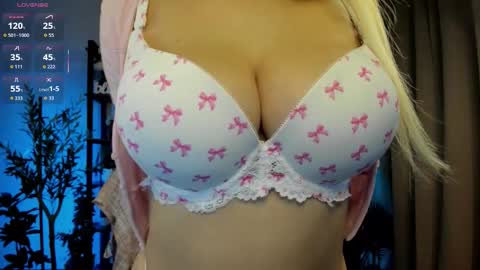 Snapshot of _careful_i_bite_nya_ chatting on October 4, 2025, 3:21 pm Alisa online show from October 4, 2025, 3:21 pm