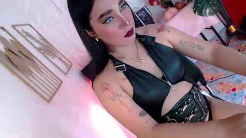 Caroline online show from December 19, 2025, 7:04 am