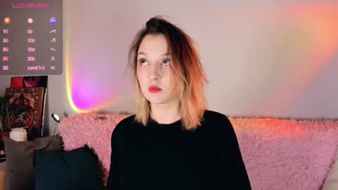 Christina Chris online show from December 1, 2025, 5:34 am