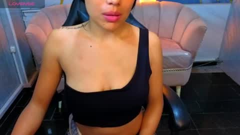 _charlottee_b online show from July 24, 2026, 12:58 pm