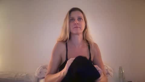 Chelsea xo online show from February 6, 2026, 5:01 am