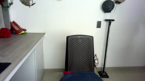  cristal ayala online show from January 19, 2025, 4:22 am