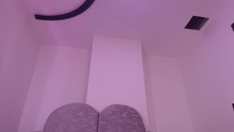 Dione online show from June 3, 2026, 7:19 pm