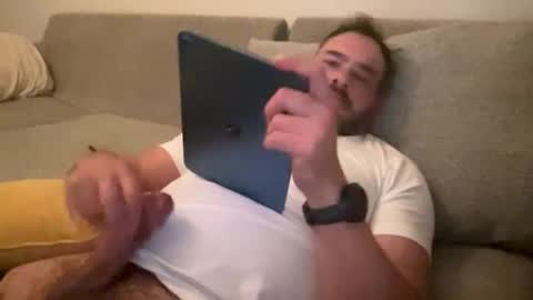 _direwolf_ online show from April 16, 2026, 5:08 am