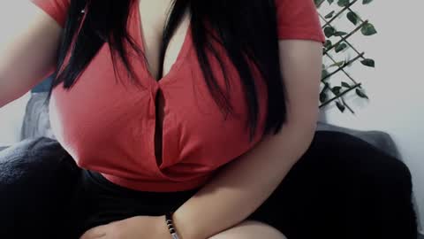 Snapshot of _donniia_ chatting on December 15, 2024, 1:43 pm Dannia online show from December 15, 2024, 1:43 pm