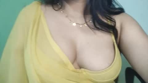 _dreamgirl_0 online show from March 5, 2026, 10:28 pm