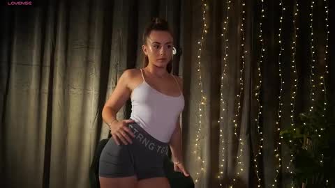 Elice online show from October 19, 2025, 8:42 pm