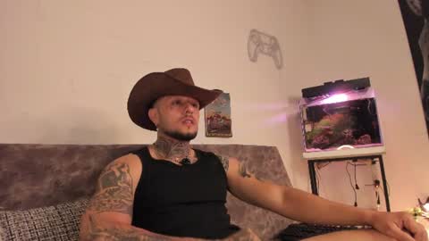 Snapshot of _emilio_escobar chatting on July 16, 2026, 10:21 am Emilio online show from July 16, 2026, 10:21 am