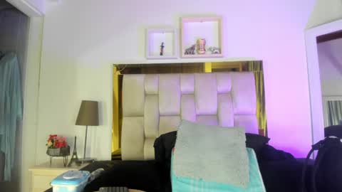 Isabella online show from December 21, 2024, 12:06 pm