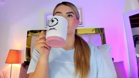 Isabella online show from October 6, 2025, 12:02 pm