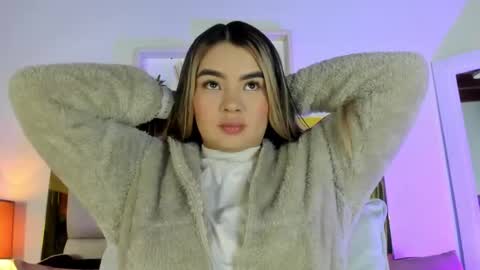 Isabella online show from October 9, 2025, 12:03 pm