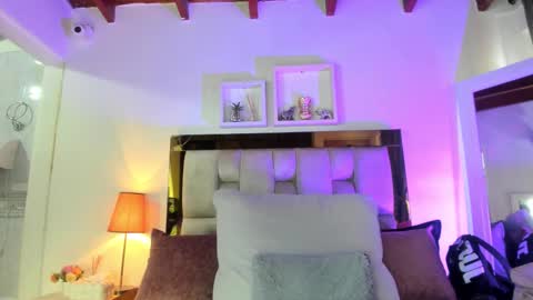 Isabella online show from October 17, 2025, 12:08 pm