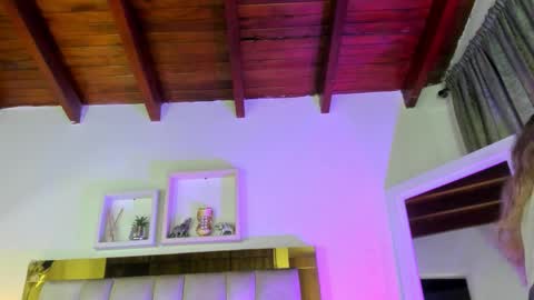 Isabella online show from November 25, 2025, 12:05 pm