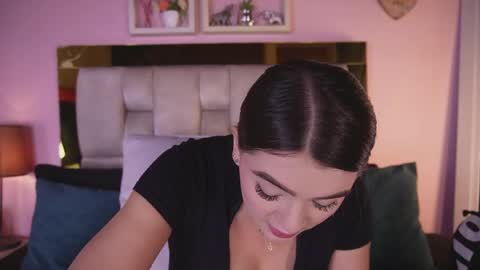 Isabella online show from May 27, 2026, 12:02 pm