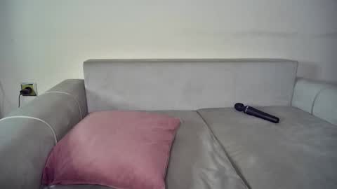 Emma Sugar online show from October 11, 2025, 12:10 am