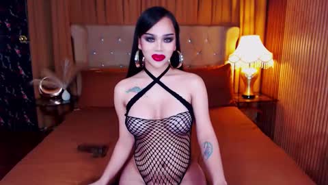 _empressvalerie_ online show from September 20, 2025, 5:25 pm