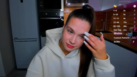 Snapshot of _eva_lee chatting on December 13, 2024, 5:21 pm Alice online show from December 13, 2024, 5:21 pm