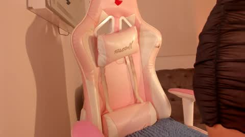 Eva online show from April 8, 2026, 10:43 pm