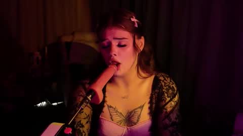 Eva Lane online show from October 8, 2025, 7:39 am