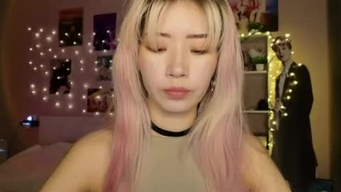 EveEva online show from April 18, 2026, 1:09 am