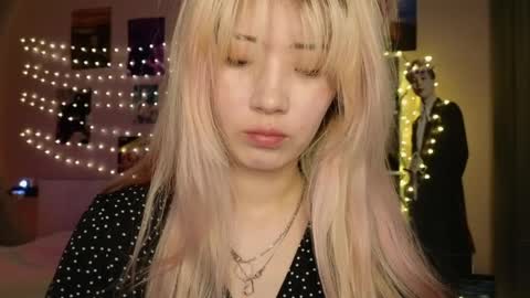 EveEva online show from April 25, 2026, 2:58 am